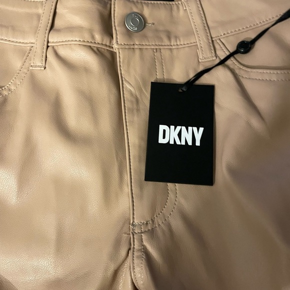DKNY Straight soft 
Vegan leather & Tan Cream 
Classic Miss - High Rise JEANS - Picture 9 of 9